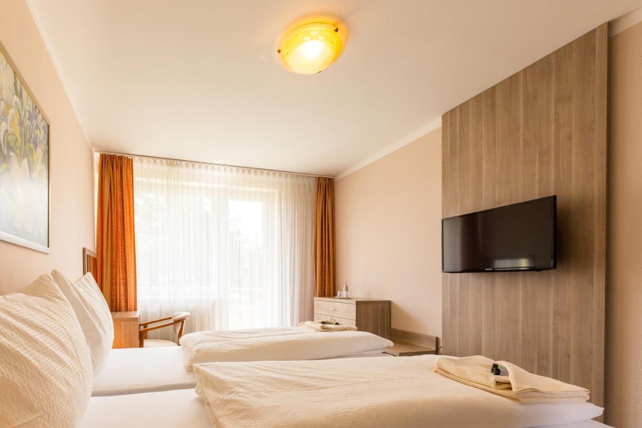 Bed & Breakfast Hotel Perla Nove Mesto nad Vahom Exterior photo