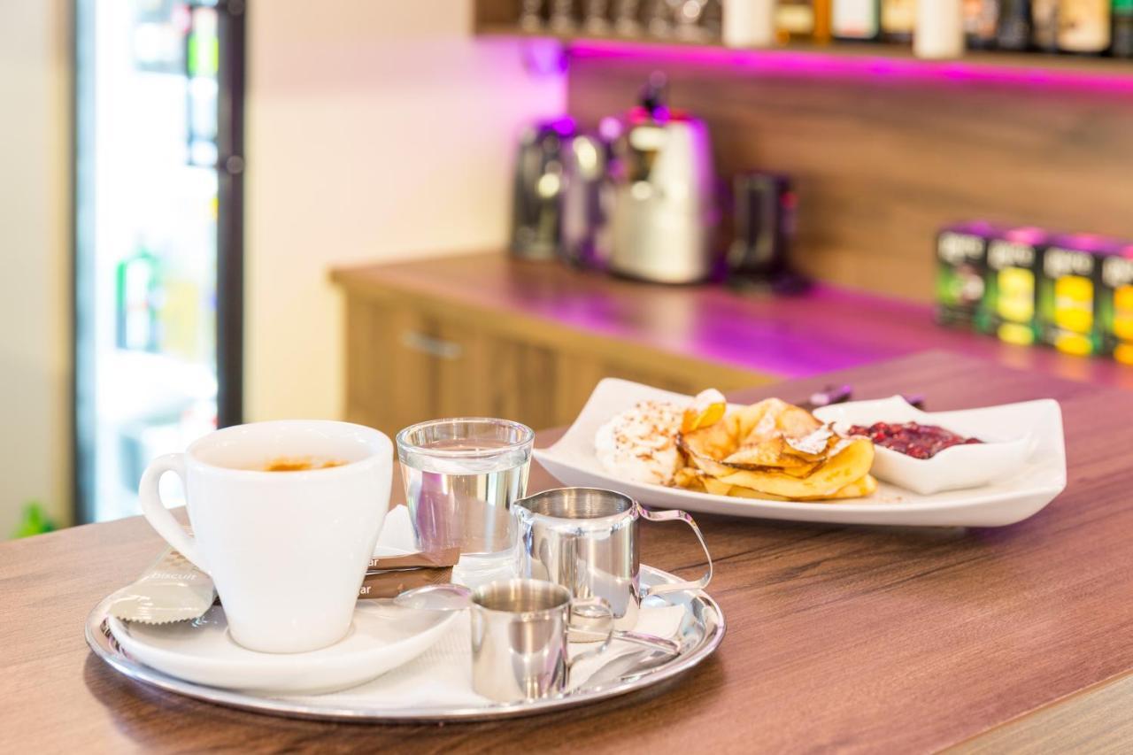 Bed & Breakfast Hotel Perla Nove Mesto nad Vahom Exterior photo