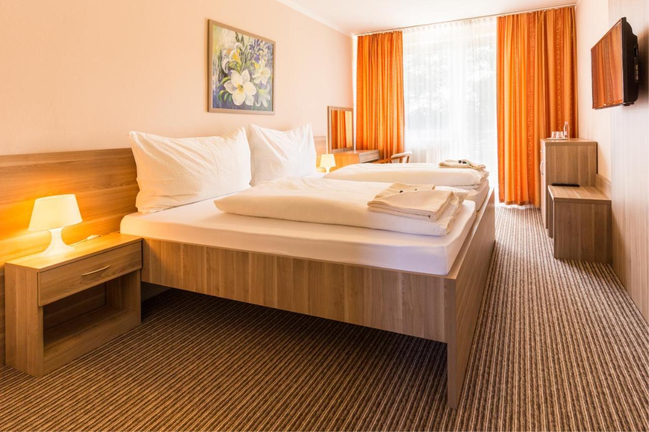 Bed & Breakfast Hotel Perla Nove Mesto nad Vahom Exterior photo