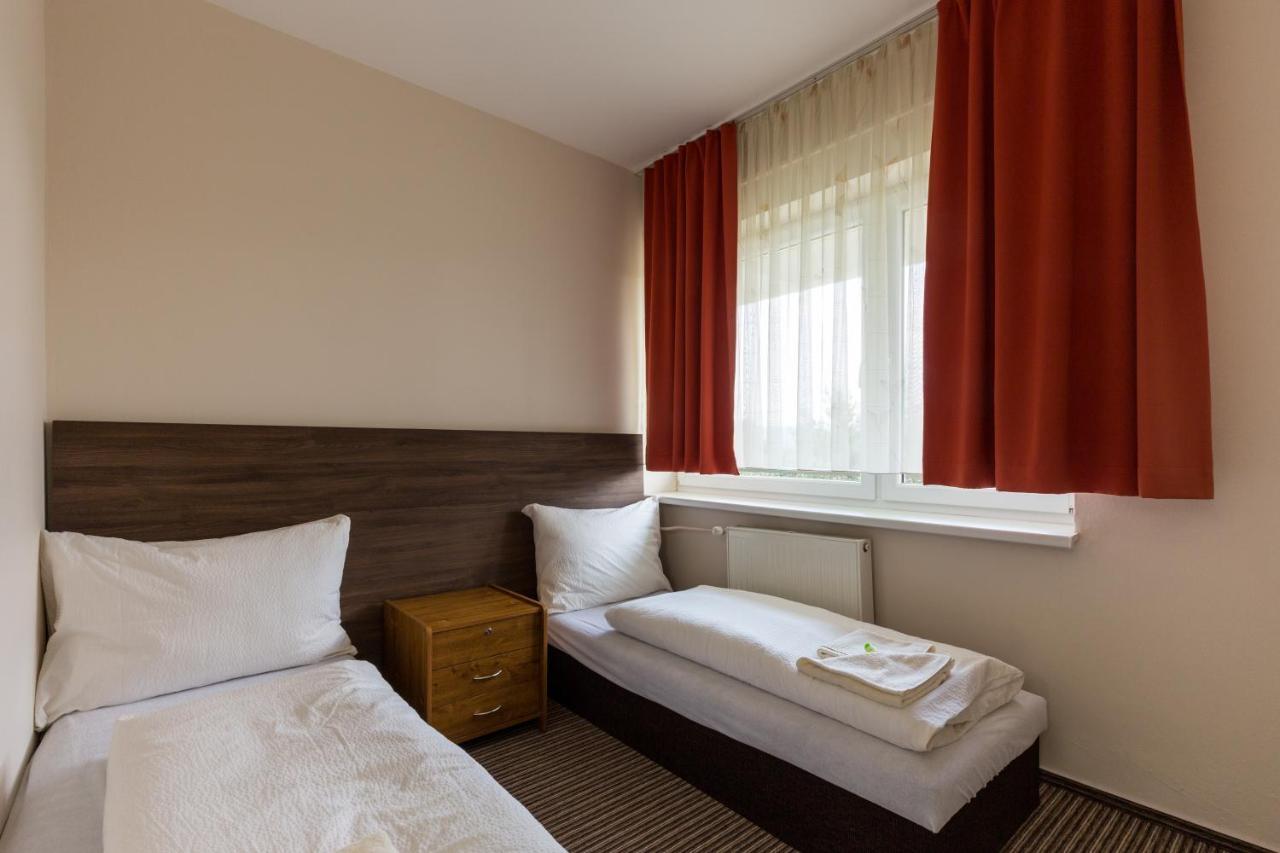 Bed & Breakfast Hotel Perla Nove Mesto nad Vahom Exterior photo