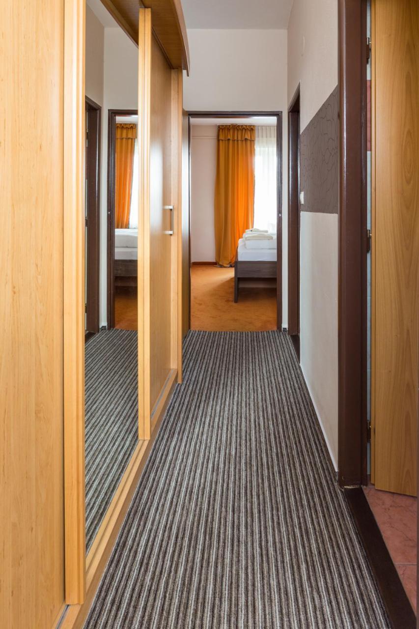 Bed & Breakfast Hotel Perla Nove Mesto nad Vahom Exterior photo
